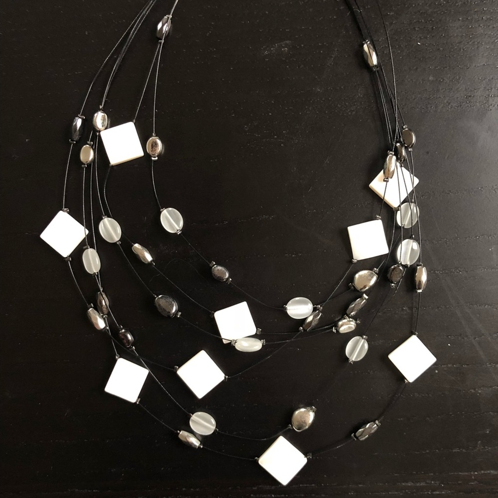 BEAUTIFUL LIKE NEW Lia Sophia Necklace